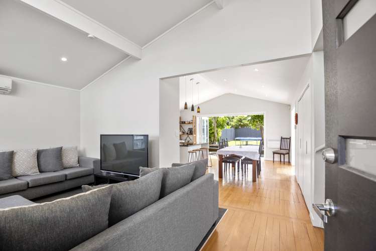 18 Farnborough Crescent Mangere_11