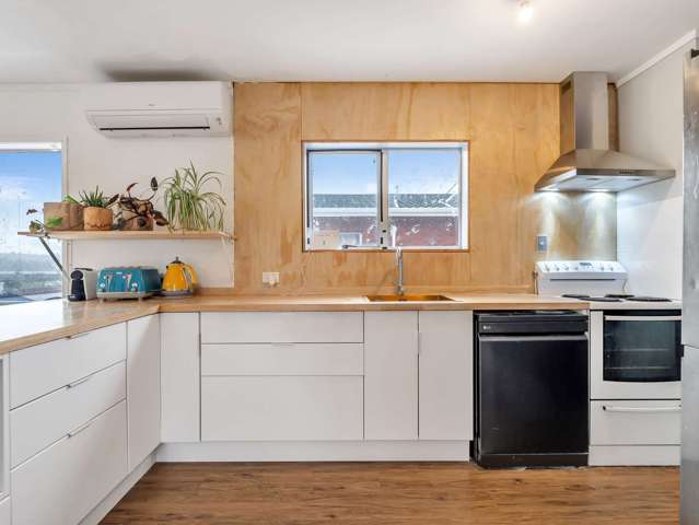 8/247 Henderson Valley Road Henderson_3