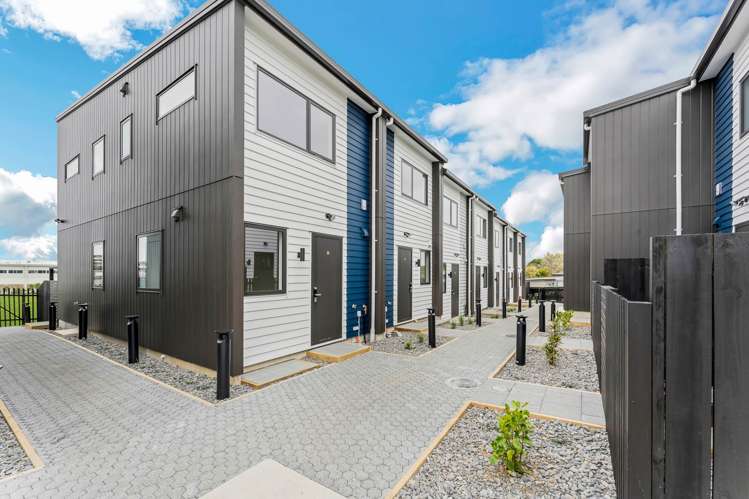 14, 15, 22/17 Barneys Farm Road Clendon Park_15