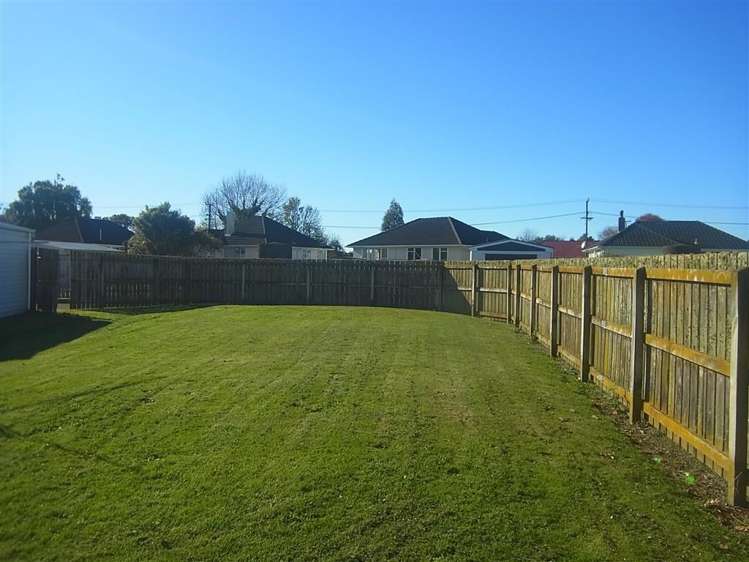 26 Devon Crescent Bulls_4