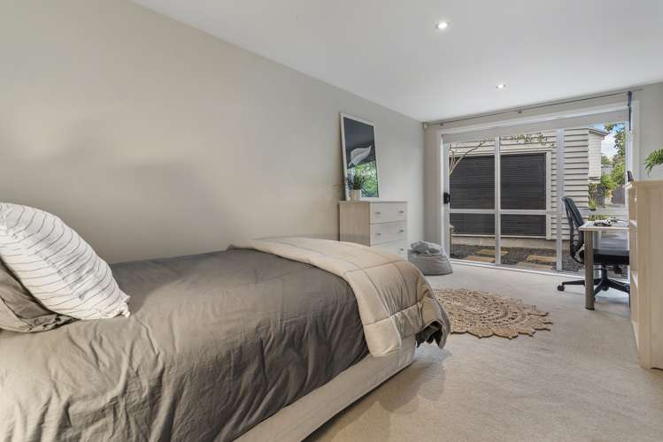 2/3 Glenfern Road Mellons Bay_11