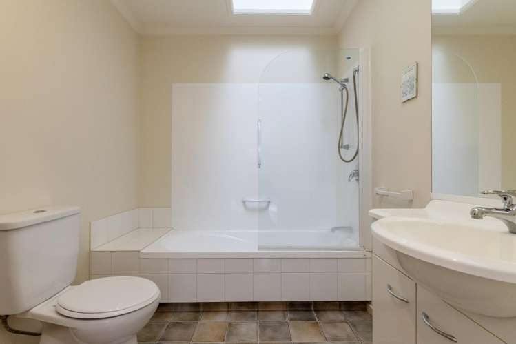 35 Lakeridge Close Rangatira Park_17