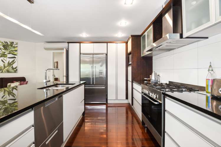 32 Carroll Place Owhata_13