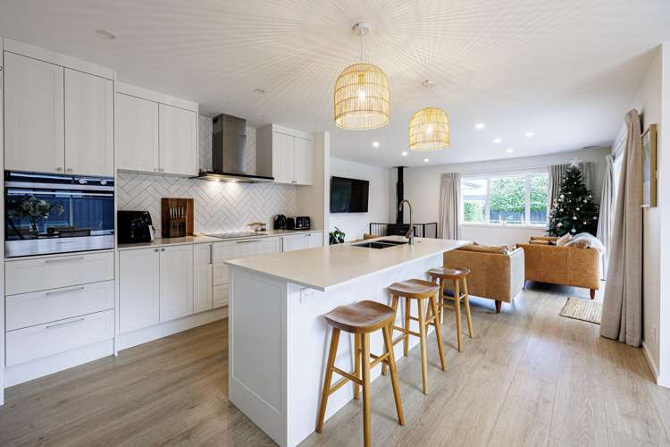 31 Hikawera Drive Frimley_1