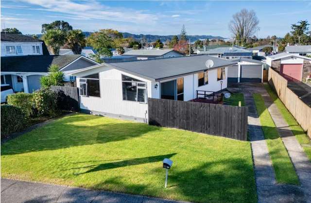 THREE BEDROOMS - RIVERSIDE DRIVE - WHAKATANE