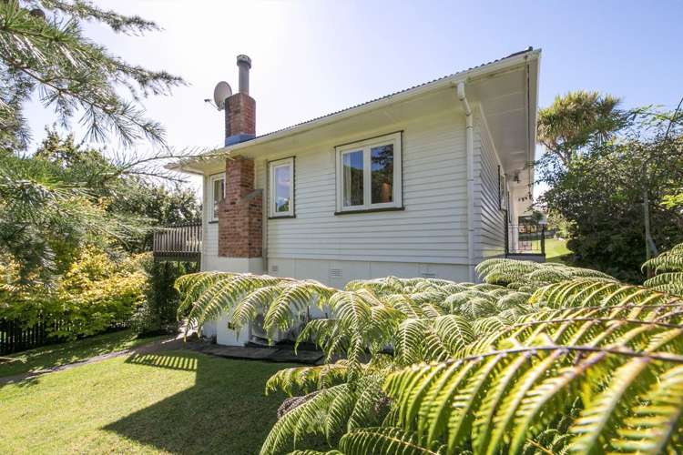 34 Highland Avenue Titirangi_3