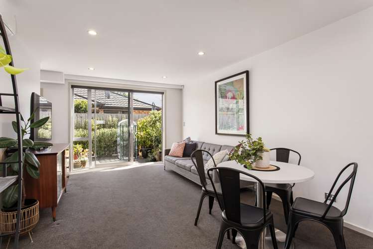 2/372 Worcester Street Linwood_4