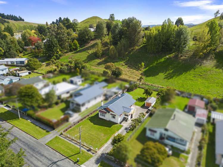11 Goldfinch Street Taihape and Surrounds_24
