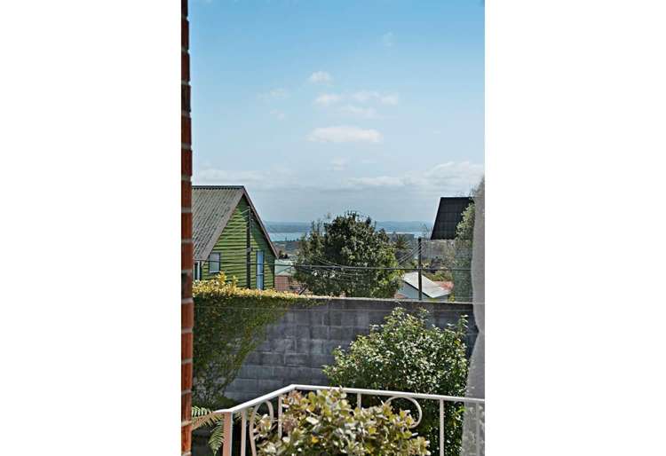 2/1A Seaview Terrace 1727_8