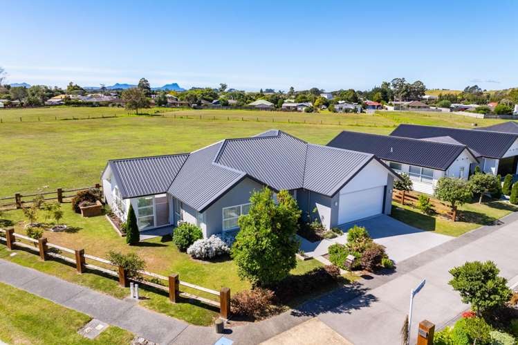 1 Kermadec Crescent_0