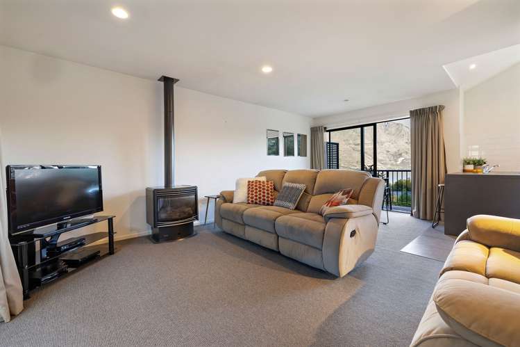 9/8 Mckerrow Place Fernhill/Sunshine Bay_13