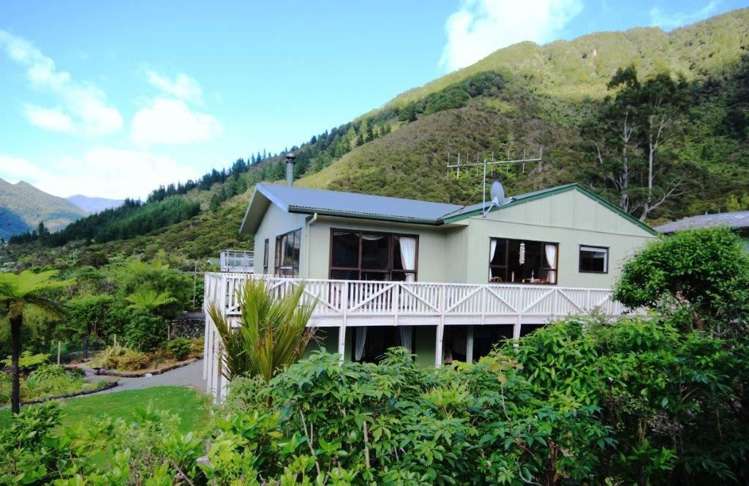 3184 Archers Road Tennyson Inlet_0