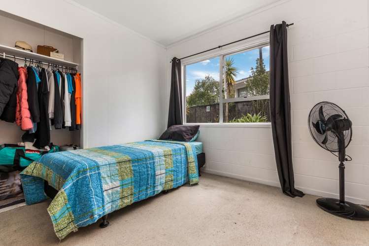 12 Finlow Drive Te Atatu South_18