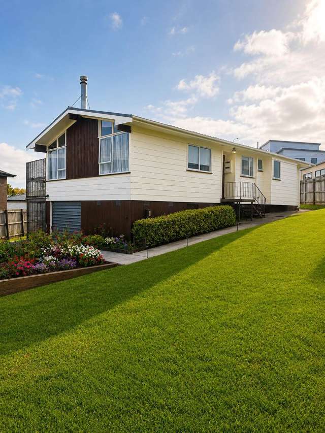 Spacious, elevated 3 bedroom home in a lovely ...