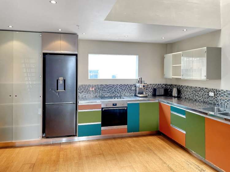 254/21 Left Bank 2185_2