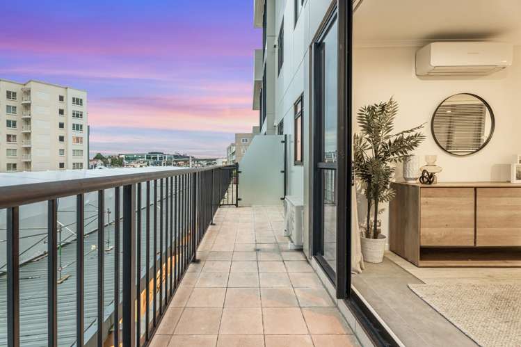 A516/176 Broadway Newmarket_1