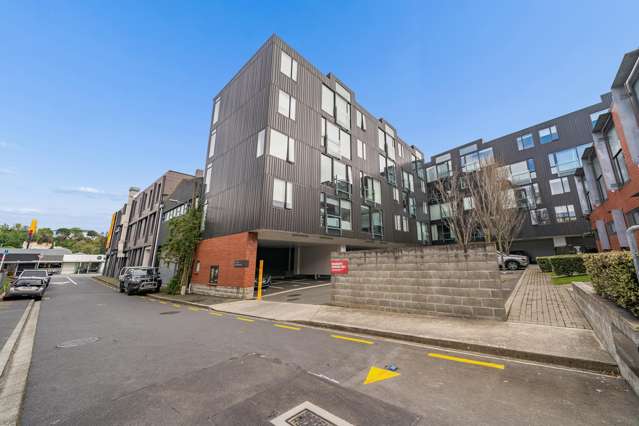 Private Green Oasis in the Heart of the City