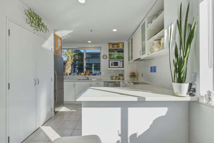 2/12 Maunganui Road (The Beaumont)_3