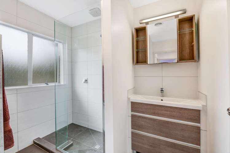 29 Shadon Place Stanmore Bay_15