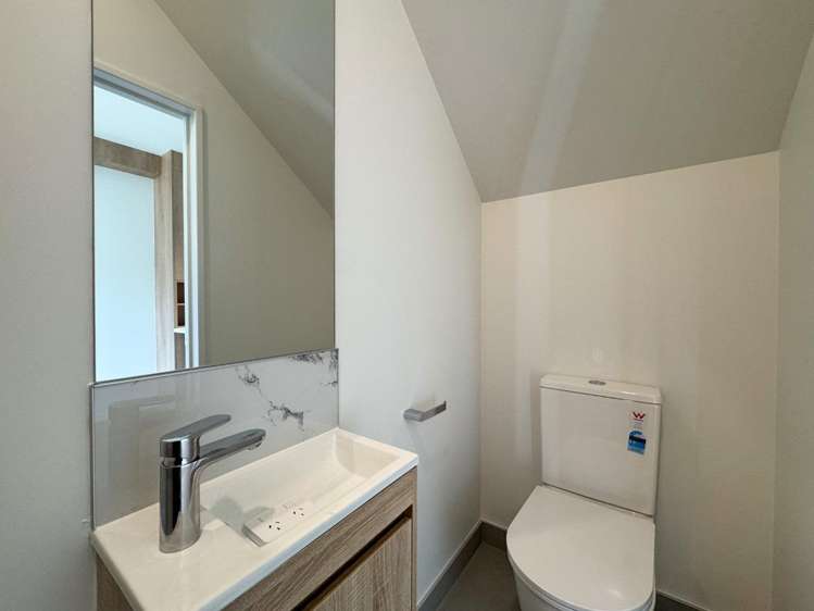 1/8 Lowtherhurst Road 11410_7