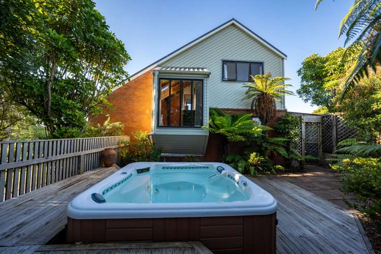 7 Rutherglen Road Paroa_24