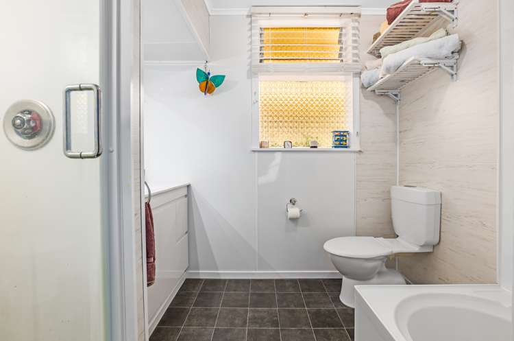 9 Arawhata Street Porirua East_11