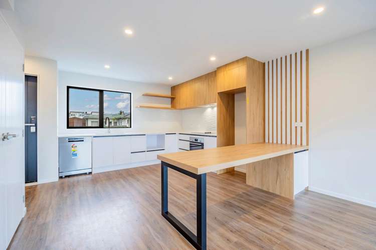 3/21 Peachgrove Road Te Atatu Peninsula_1