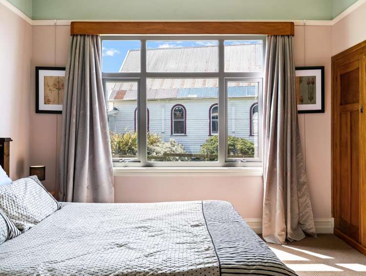 2 Wood Street Kaka Point_24