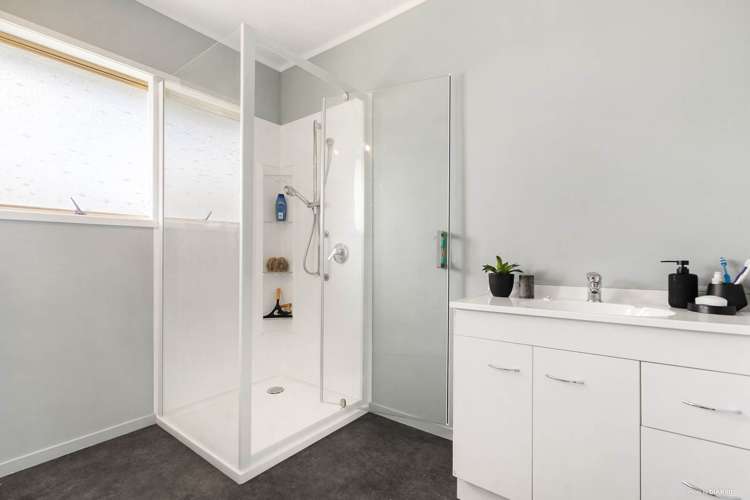 1/2 Strid Road Te Atatu South_9