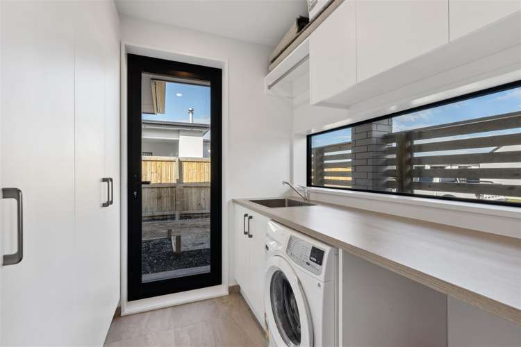 1 Candlesticks Crescent Lincoln_24