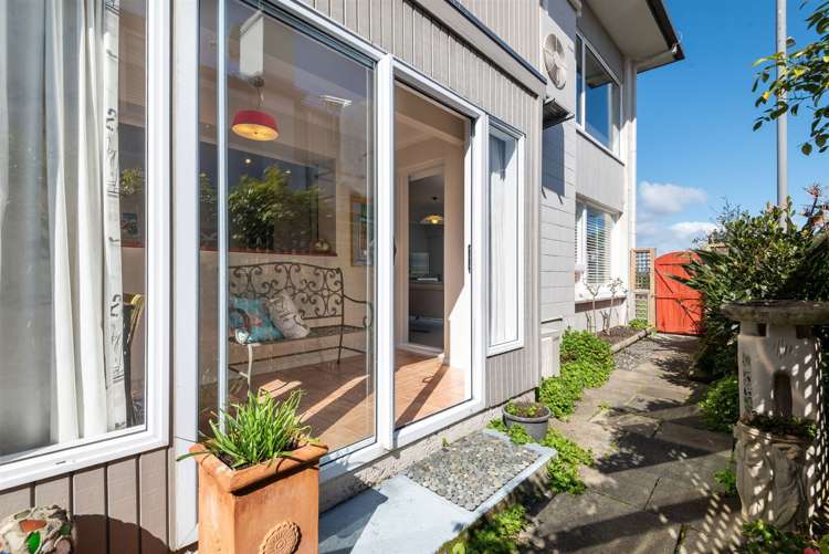 2/21 Queens Parade Devonport_14