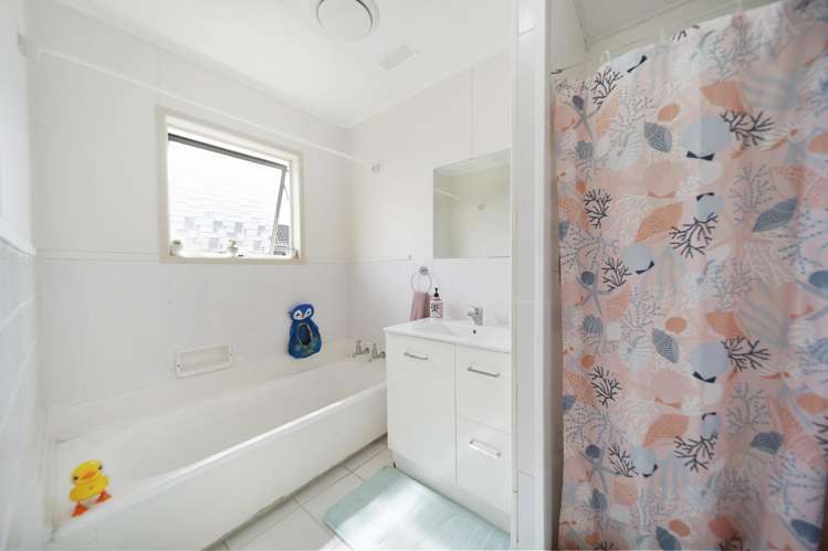 1/10 Dorendia Place Clendon Park_8