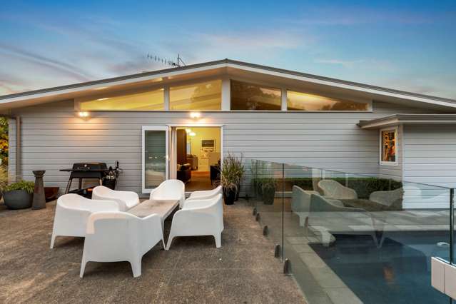 Groovy 60s Architecture with a Pool