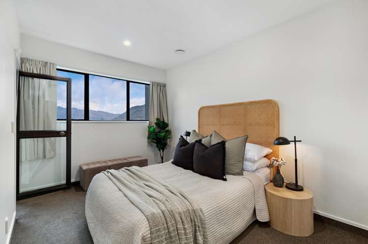 17b Wynyard Crescent Fernhill/Sunshine Bay_12