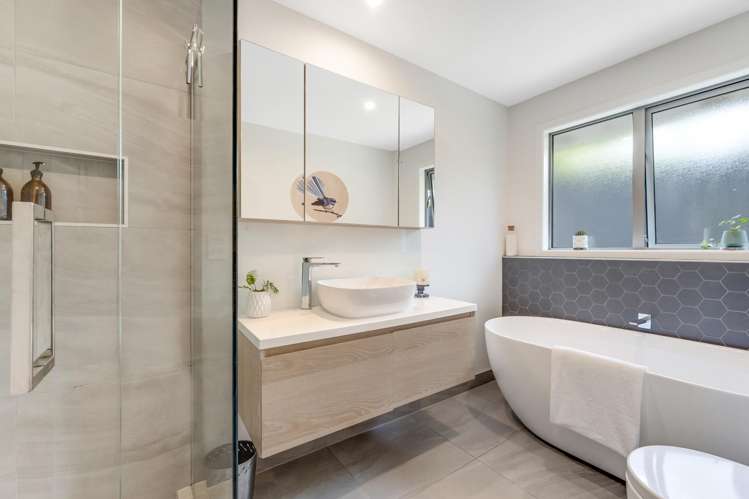 100 Beach Road Mellons Bay_25