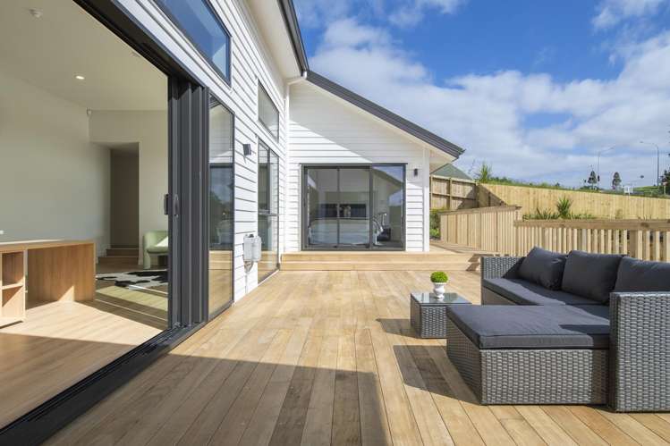 17 Awanui Road Red Beach_24