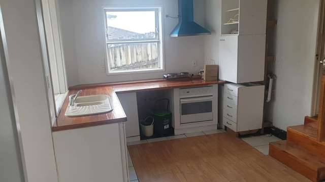 1 Bedroom + Study Unit Close to Glenfield Mall