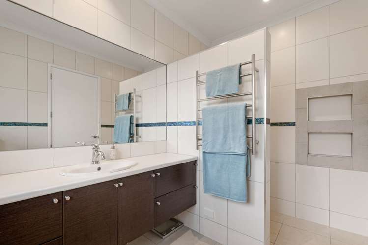 6 Horsley Grove Pyes Pa_16