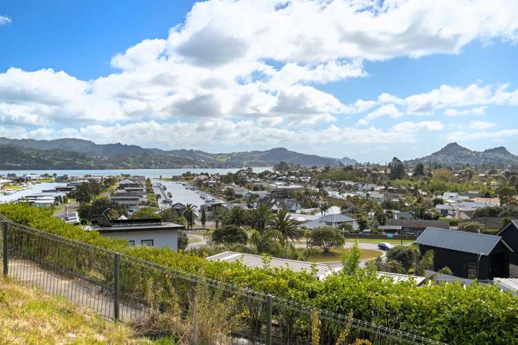 14 Panorama Parade Pauanui_1