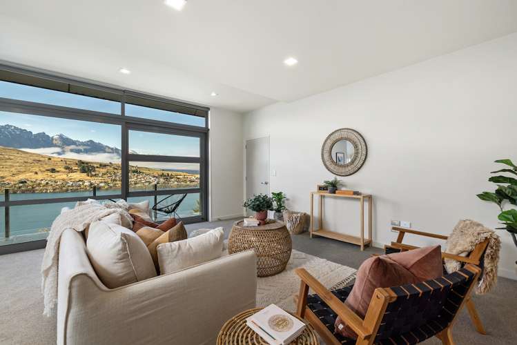 2/11 Gum Lane Queenstown_16