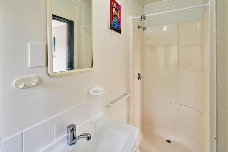 9 Kenef Road Paremata_17