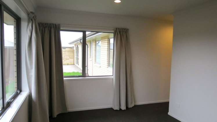 3 Farnborough Way Rolleston_9