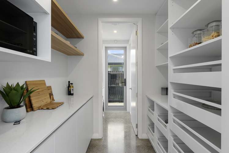 90 Southfield Drive Lincoln_12