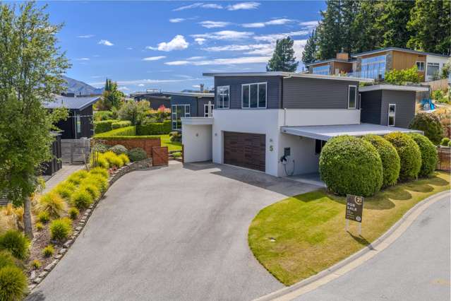 Stylish Three-Level Living - Owners Have Bought