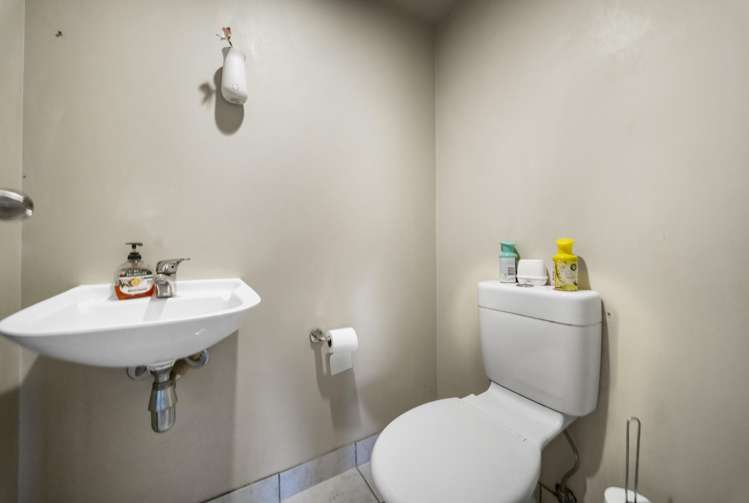 2A/10 Crown Lynn Place New Lynn_16