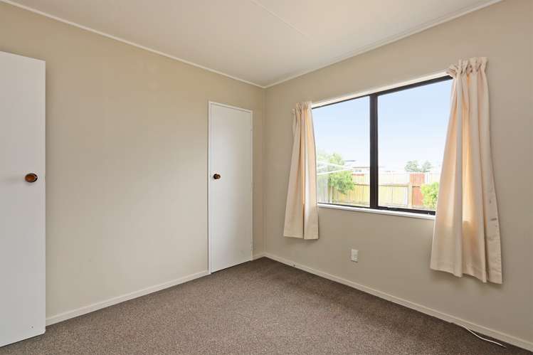 11 Holmes Place Flaxmere_6