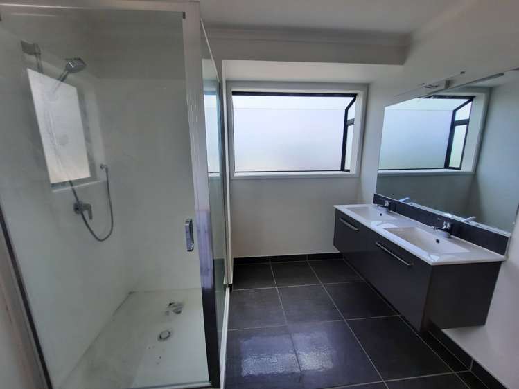 32 Hadley Wood Drive Wattle Downs_13