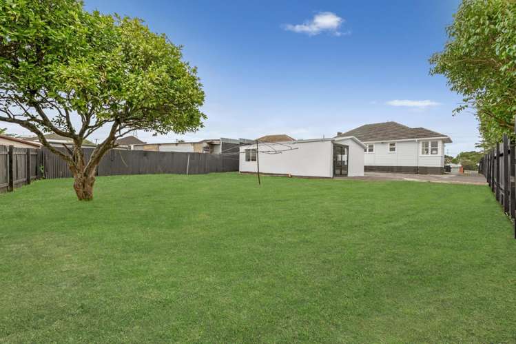 18 Crown Crescent Otara_2