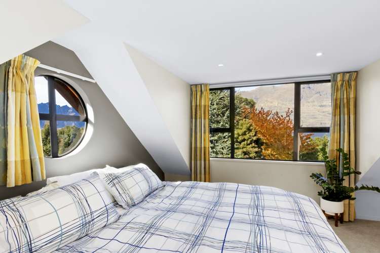 79 Arawata Terrace Fernhill/Sunshine Bay_12