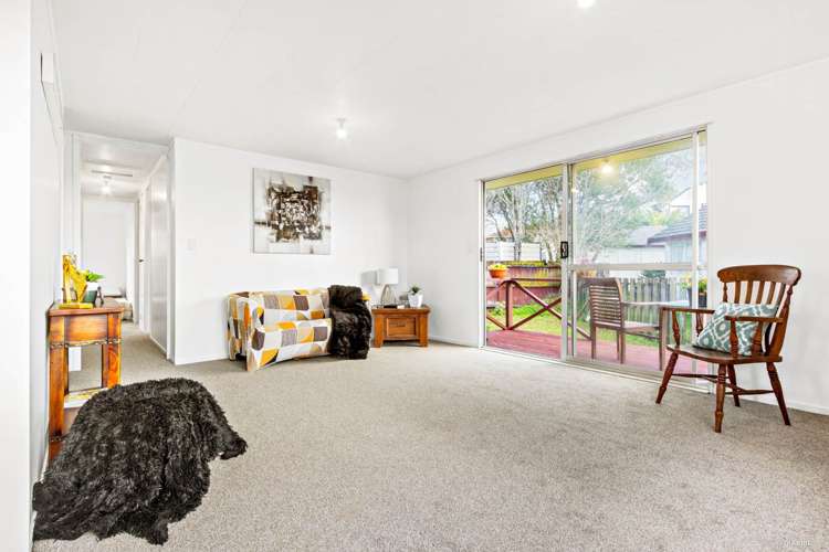 2/73a Flanshaw Road Te Atatu South_4